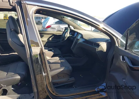 2018 Tesla Model X 100D/75D/P100D z USA, uszkodzony, nr VIN 5YJXCBE24JF114887